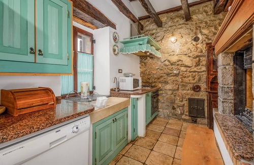 Rim Casa | Inviting vacation home with pool and traditional flair.
