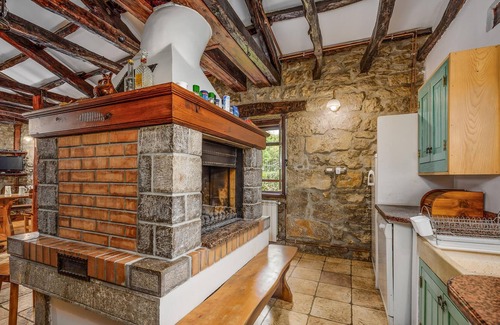 Rim Casa | Inviting vacation home with pool and traditional flair.