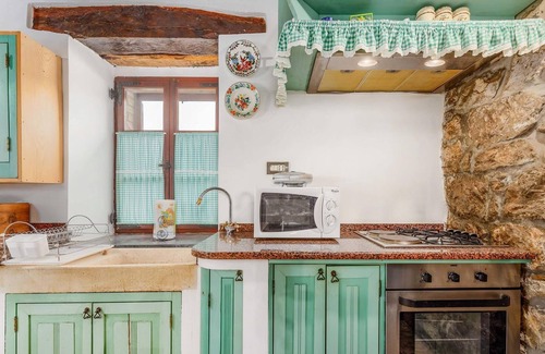 Rim Casa | Inviting vacation home with pool and traditional flair.