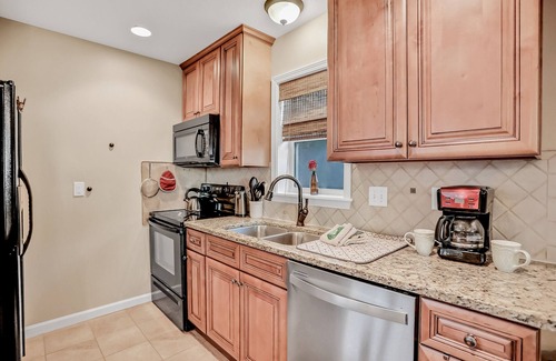 Fernandina Beach Cabaña | Inviting waterfront cottage with balcony, firepit, marsh views, & washer/dryer