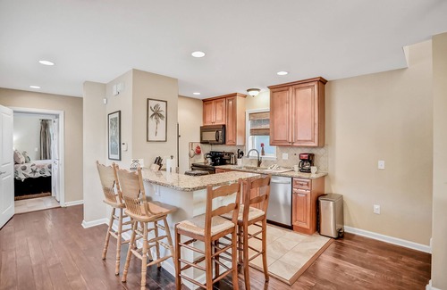 Fernandina Beach Cabaña | Inviting waterfront cottage with balcony, firepit, marsh views, & washer/dryer