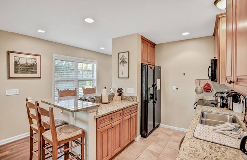 Fernandina Beach Cabaña | Inviting waterfront cottage with balcony, firepit, marsh views, & washer/dryer
