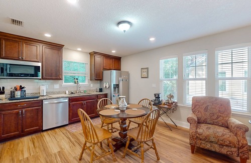 Fernandina Beach Cabaña | Inviting waterfront cottage w separate garage apartment and stunning marsh view