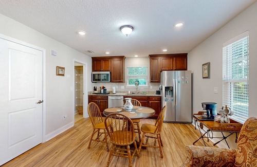 Fernandina Beach Cabaña | Inviting waterfront cottage w separate garage apartment and stunning marsh view