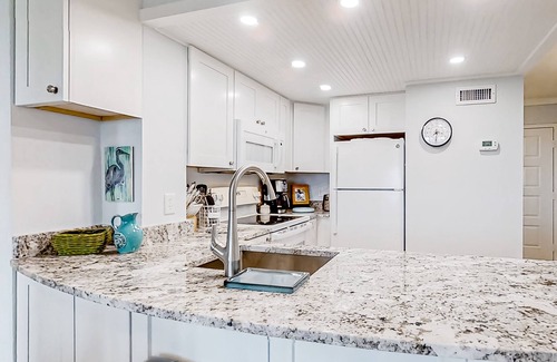 Edisto Island Condominio | Inviting waterfront condo with marsh view, pool, balcony, central AC, & W/D