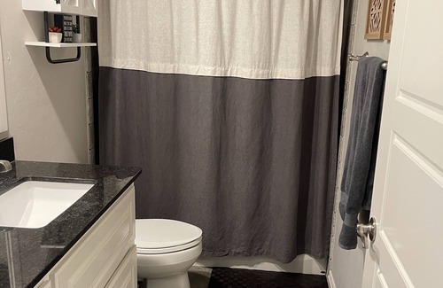 Edmond Casa | Inviting, well equipped, sleeps 8 + comfortably w/ access to Edmond/OKC in mins.