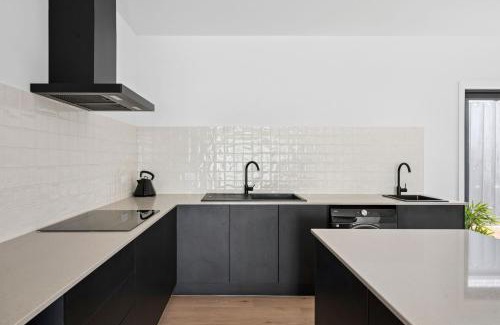 Belmont Hotel | Iona Ave Suites I Geelong Accommodation I regionalXscapes
