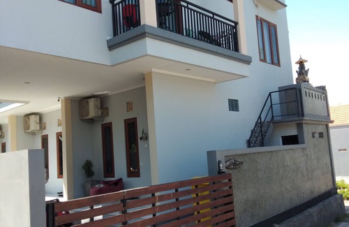 Taman Griya Casa | Iona kos kosan habitaciones impecables y alojamiento familiar de lujo