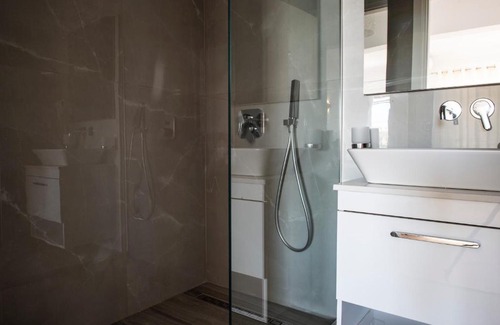 Himare Hotel | Ionio Rooms
