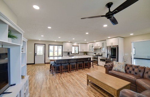 Renner Casa | Iowa Family Home w/ Valley Views & Rooftop Deck