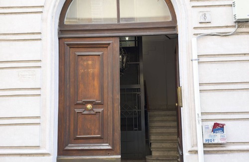 Testaccio Apartamento | Irene's Home The Retreat is a modern and refined vacation home in Testaccio