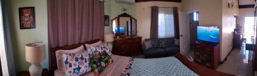 Caribbean Estates Casa | Irie HideAway - Private Studio in Gated Community -Caribbean Estates, Portmore