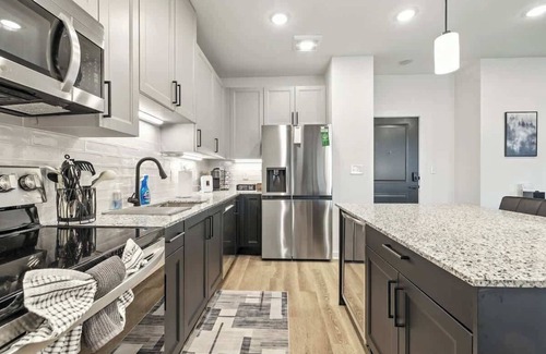 Westfield Apartamento | IRIE Living Brand-New Lux 2BR | 8 Min Grd Park