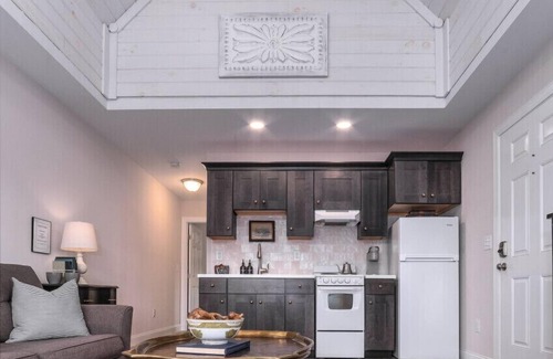Lexington Cabaña | Irish Farmhouse - Lexington VA