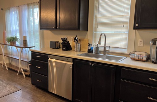 Harters Heights Casa | Irish Haven! Spacious 5-bedroom house with AC and WiFi! Walk to Notre Dame!