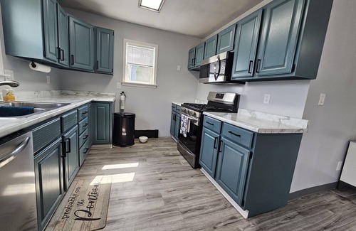 Brooklyn Casa | Irish Hills Lakefront Escape | Dock | Swim | Close to MIS