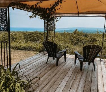 Meaford Casa | Irish Mountain Suites