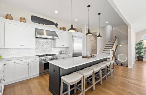 South Beach Haven Casa | "Irish Whale" Oceanfront. Fantastic Beach Haven. Sleeps 13!