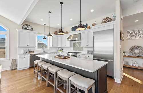 South Beach Haven Casa | "Irish Whale" Oceanfront. Fantastic Beach Haven. Sleeps 13!