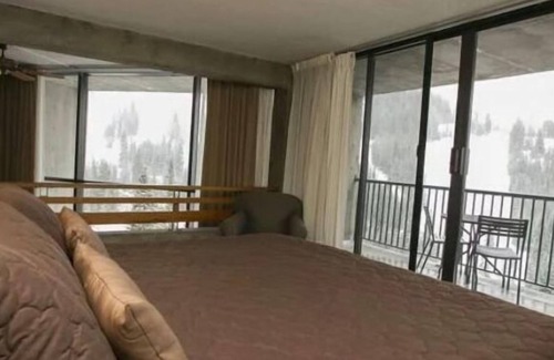 Salt Lake Mountain Resorts Complejo | IRON BLOSAM LODGE/ Ski in-Ski out, Snowbird! Dec 30-Jan 6,2024