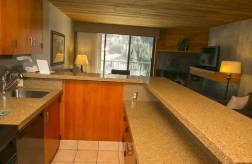 Salt Lake Mountain Resorts Complejo | IRON BLOSAM LODGE/ Ski in-Ski out, Snowbird! Dec 30-Jan 6,2024
