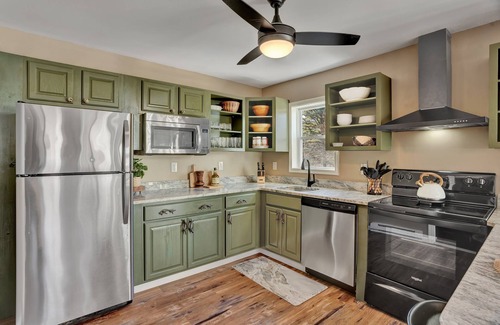 Briar Crest Woods Cabina | Iron Elk Cabin |Hot Tub| Game Room| Lake Access