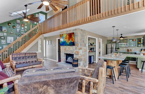 Briar Crest Woods Cabina | Iron Elk Cabin |Hot Tub| Game Room| Lake Access