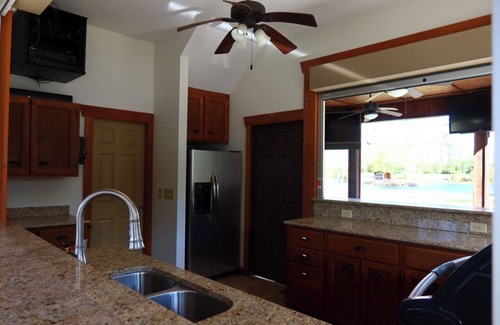 Nakina Casa | Iron Horn Farms - Fun Getaway with Animals, Fishing Ponds & Peaceful Views