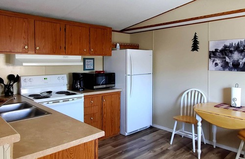Eagle Nest Casa | Iron Wolf nestled in the Sangre de Cristo Mtns...Ski/Hike/Fish/Hunt Casita