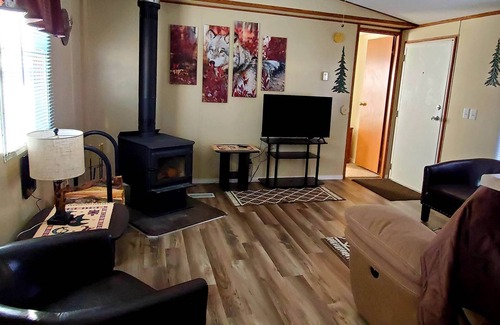 Eagle Nest Casa | Iron Wolf nestled in the Sangre de Cristo Mtns...Ski/Hike/Fish/Hunt Casita