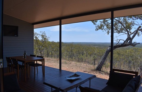 Dimbulah Casa | Ironbark House Dimbulah: Casa boutique de dos habitaciones con vista al interior