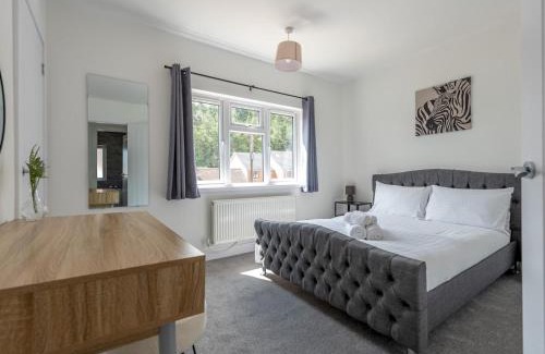 Madeley Casa | Ironbridge Retreat - Garden Stay Near Blists Hill Pass the Keys