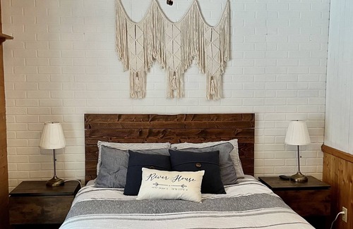 Minden Hills Cabaña | Irondale River House