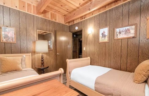 Whispering Forest Cabina | Ironwood Cabin - Backs To Hiking Trails And Has Slope Views! 3 Bedroom Cabin