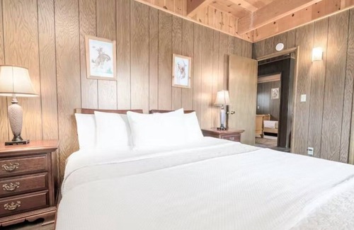 Whispering Forest Cabina | Ironwood Cabin - Backs To Hiking Trails And Has Slope Views! 3 Bedroom Cabin