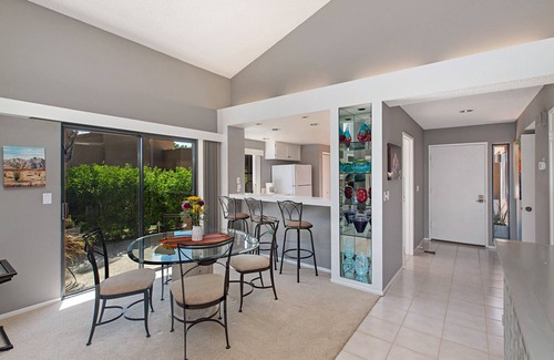 Palm Desert Condominio | Ironwood CC golfers paradise!