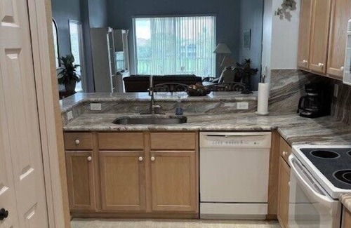 Tropical Cove Condominio | Ironwood Inn at Lexington CC Golf Village
