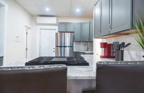 Troy Apartamento | Ironworks Urban Retreat|Pet Friendly|RPI|Hospitals
