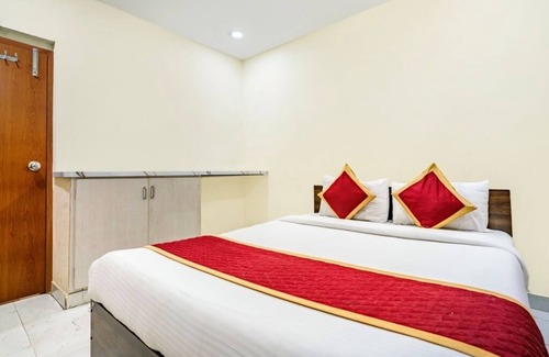 Kukatpally Housing Board Colony Hotel | iROOMZ Hotel Mouli Grand