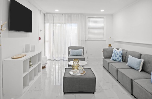 Westchester Casa | Safe Central Neighborhood Game Room Netflix