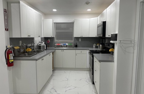Westchester Casa | Safe Central Neighborhood Game Room Netflix