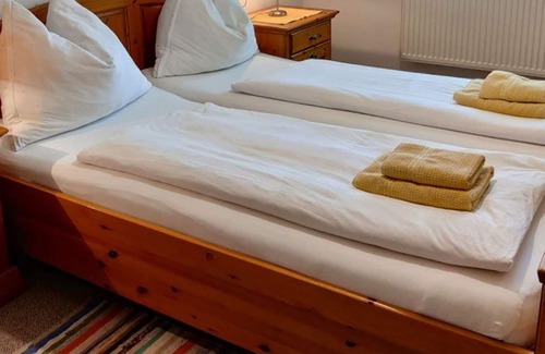 Sankt Georgen im Attergau Apartamento | Irrsee - Frühstückspension Holzapfel