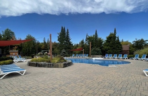 Fiddler Lake Resort Cabina | Isa-Bella, Private SPA&Sauna & Indoor/Outdoor Pools, High-speed Internet