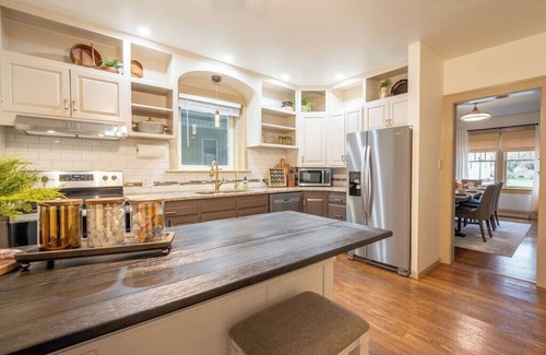 Myerstown Casa | Isaac Bahney Homestead w/ POOL & HOT TUB
