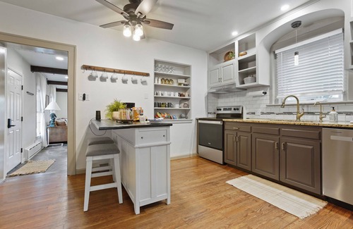 Myerstown Casa | Isaac Bahney Homestead w/ POOL & HOT TUB