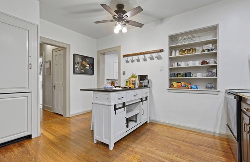 Myerstown Casa | Isaac Bahney Homestead w/ POOL & HOT TUB