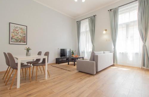 Terezvaros Apartamento | Isabella Suite with AC