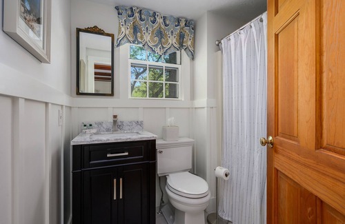 Dennis Cama Y Desayuno | Isaiah Hall Bed & Breakfast Inn