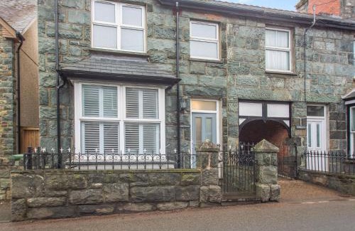 Llanbedr Casa | Isfryn