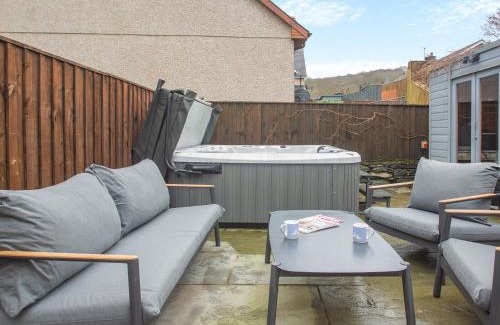 Llanbedr Casa | Isfryn